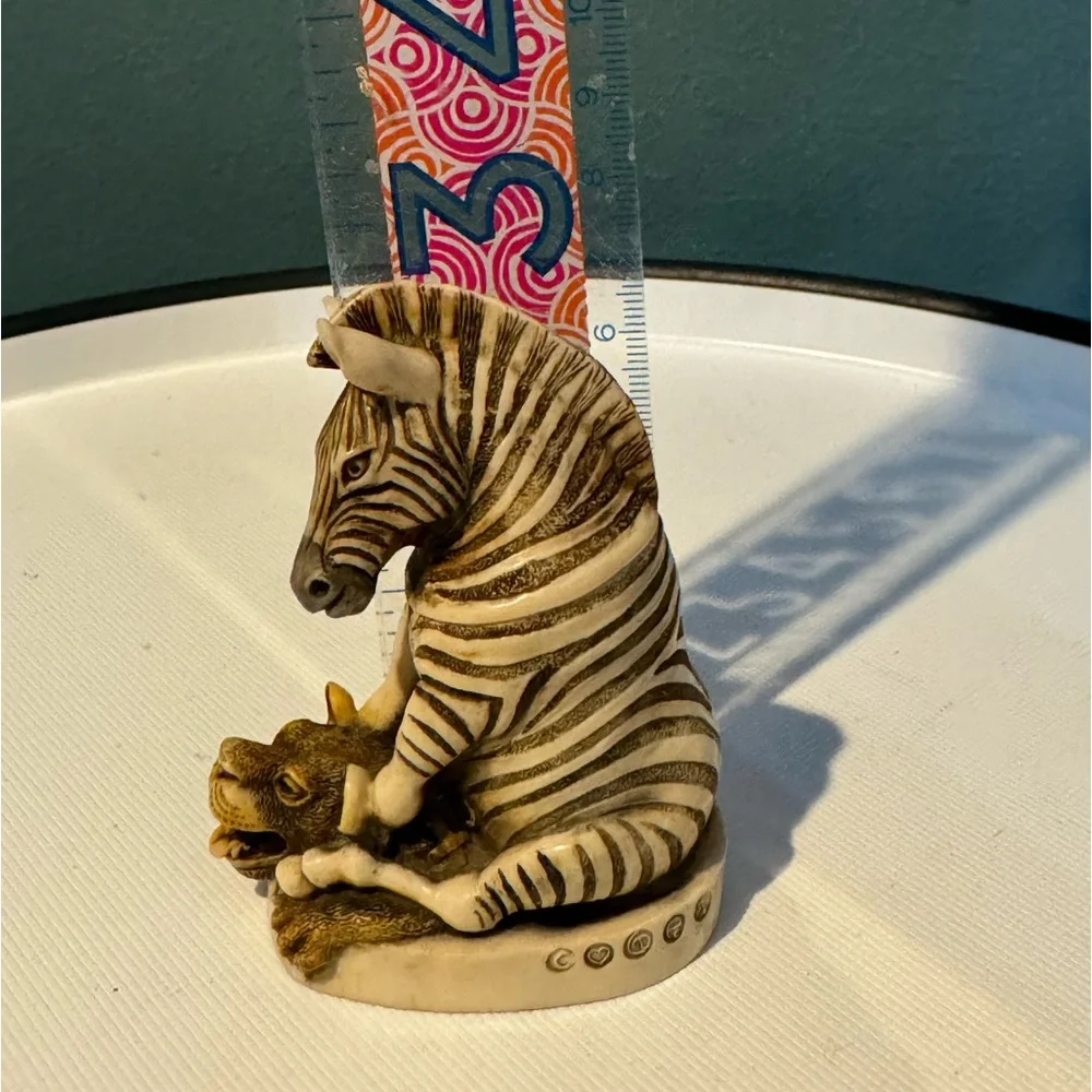 Vintage 1997 Harmony Kingdom Driver's Seat Zebra Treasure figurine/ Trinket Box - Picture 10 of 10
